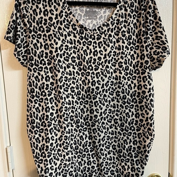 Maternity Two Shirt Bundle! Size XL (16/18) - Picture 3 of 3